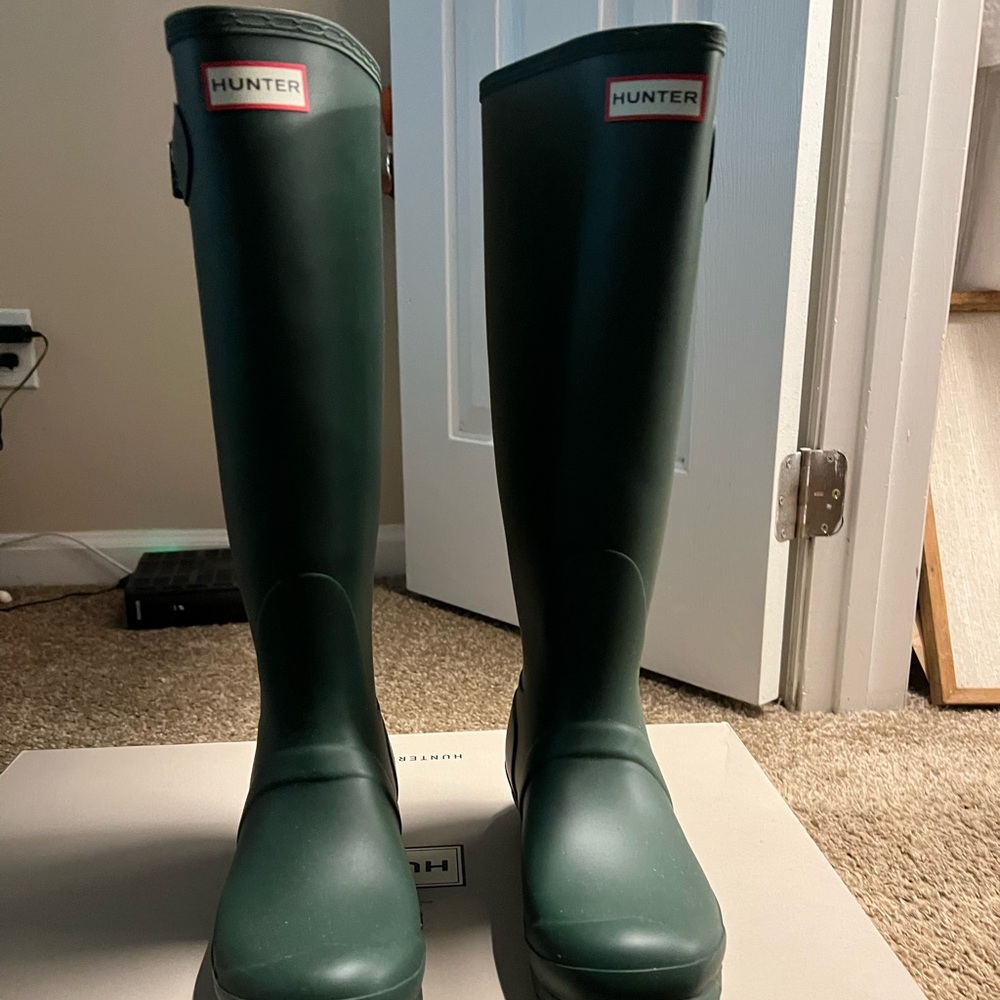 HUNTER NEW Women's 8 Tall GREEN Matte Rain Boots